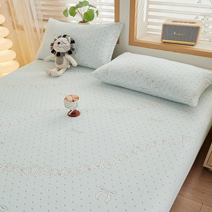 91家纺网 家纺一手货源 找家纺 楼兰公主 2025新款雕花绒床笠 蓝绒花语