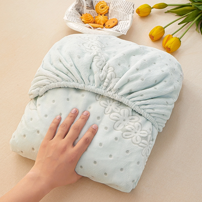 91家纺网 家纺一手货源 找家纺 楼兰公主 2025新款雕花绒床笠 蓝绒花语