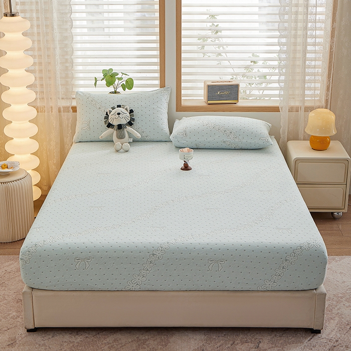 91家纺网 家纺一手货源 找家纺 楼兰公主 2025新款雕花绒床笠 蓝绒花语