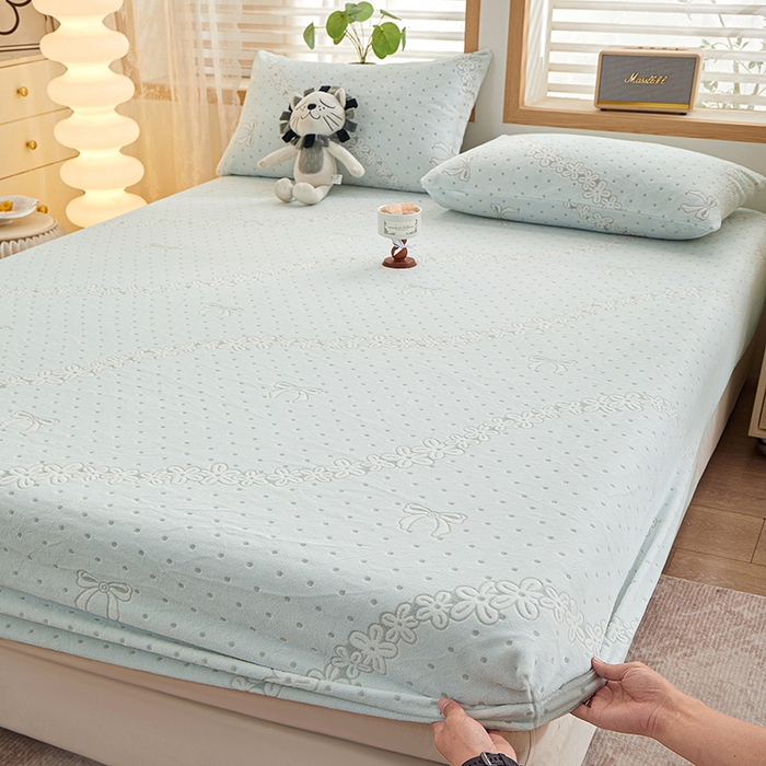 楼兰公主 2025新款雕花绒床笠 蓝绒花语