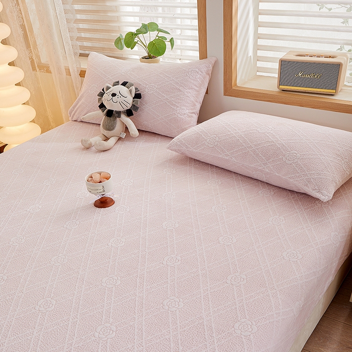 91家纺网 家纺一手货源 找家纺 楼兰公主 2025新款雕花绒床笠 蜜语蔷薇