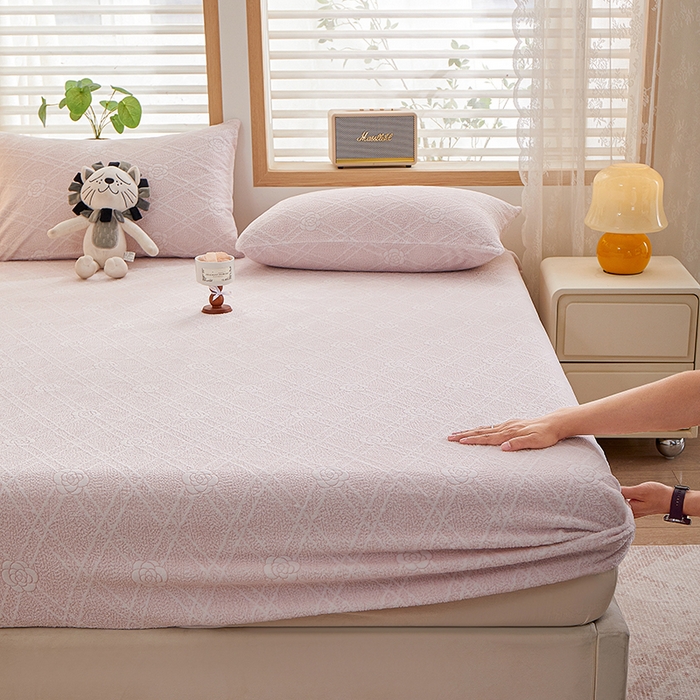 91家纺网 家纺一手货源 找家纺 楼兰公主 2025新款雕花绒床笠 蜜语蔷薇