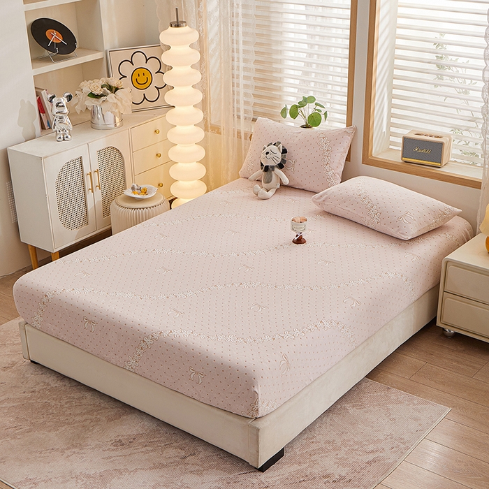 91家纺网 家纺一手货源 找家纺 楼兰公主 2025新款雕花绒床笠 浅粉绒韵