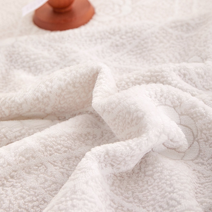 91家纺网 家纺一手货源 找家纺 楼兰公主 2025新款雕花绒床笠 浅灰恬梦