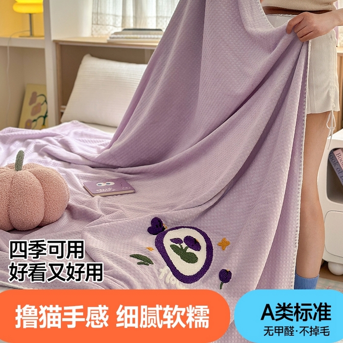 91家纺网 家纺一手货源 找家纺 艾佳2025新款卡通绣花款小华夫格毛毯毯子 华夫毯-花蝶紫