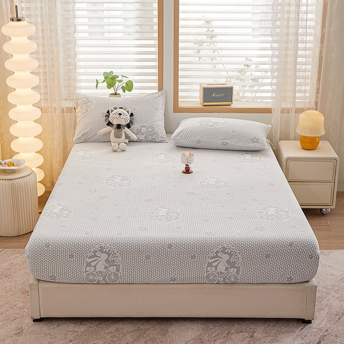 91家纺网 家纺一手货源 找家纺 楼兰公主 2025新款雕花绒床笠 浅语萌趣