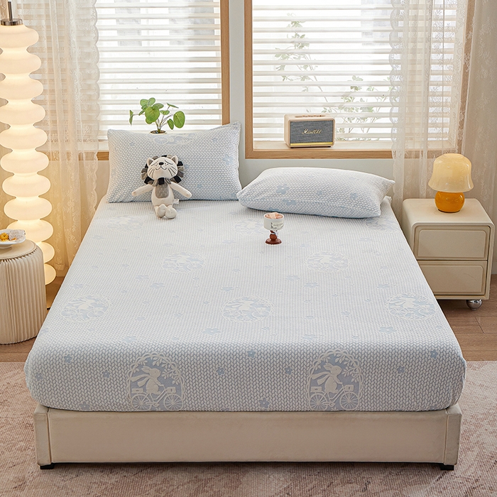 91家纺网 家纺一手货源 找家纺 楼兰公主 2025新款雕花绒床笠 柔绵乐章