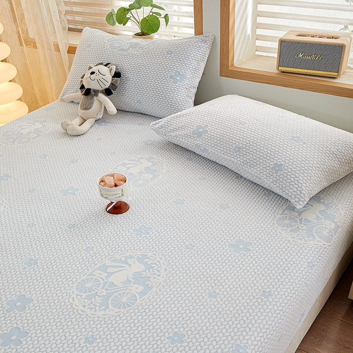 91家纺网 家纺一手货源 找家纺 楼兰公主 2025新款雕花绒床笠 柔绵乐章