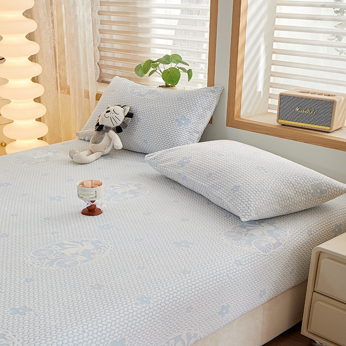 91家纺网 家纺一手货源 找家纺 楼兰公主 2025新款雕花绒床笠 柔绵乐章