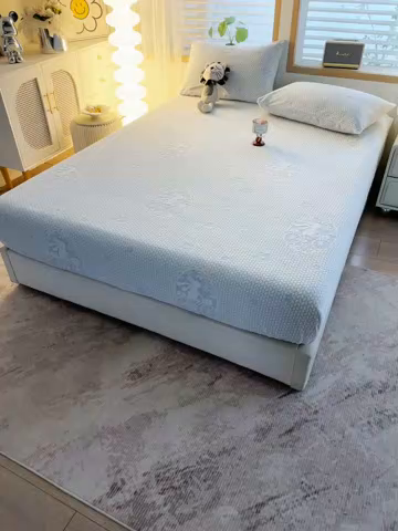 91家纺网 家纺一手货源 找家纺 楼兰公主 2025新款雕花绒床笠 柔绵乐章