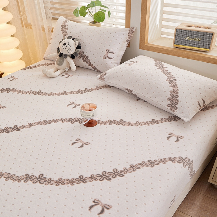 91家纺网 家纺一手货源 找家纺 楼兰公主 2025新款雕花绒床笠 柔绒絮语