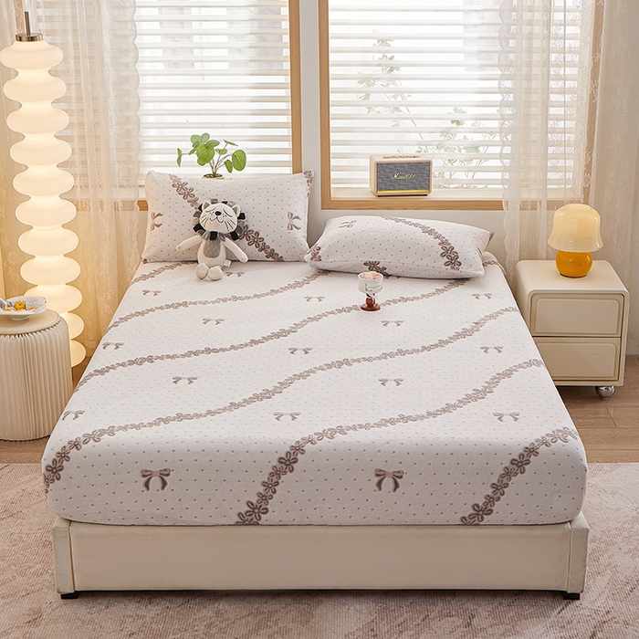 91家纺网 家纺一手货源 找家纺 楼兰公主 2025新款雕花绒床笠 柔绒絮语