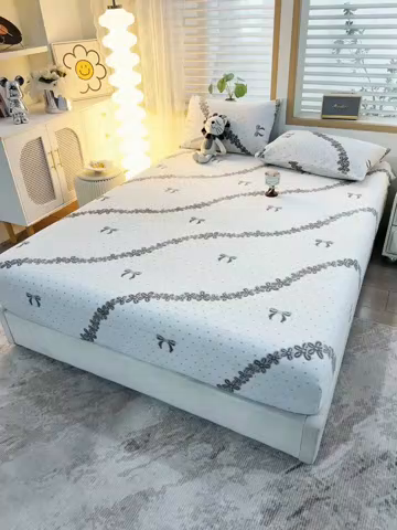 91家纺网 家纺一手货源 找家纺 楼兰公主 2025新款雕花绒床笠 柔绒絮语