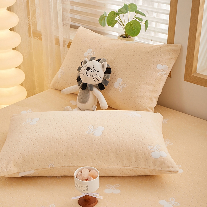 91家纺网 家纺一手货源 找家纺 楼兰公主 2025新款雕花绒床笠 柔羽甜梦