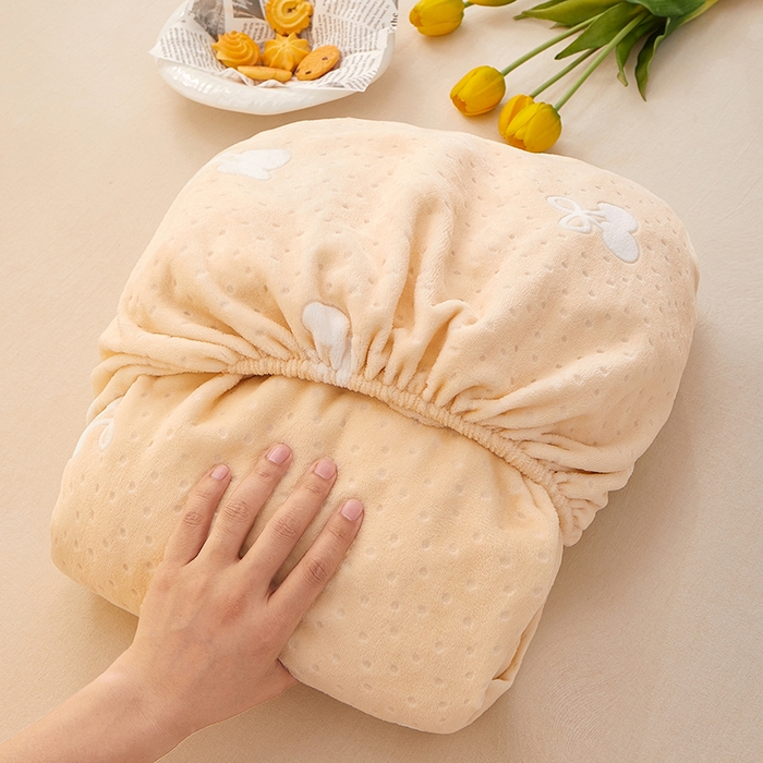 91家纺网 家纺一手货源 找家纺 楼兰公主 2025新款雕花绒床笠 柔羽甜梦