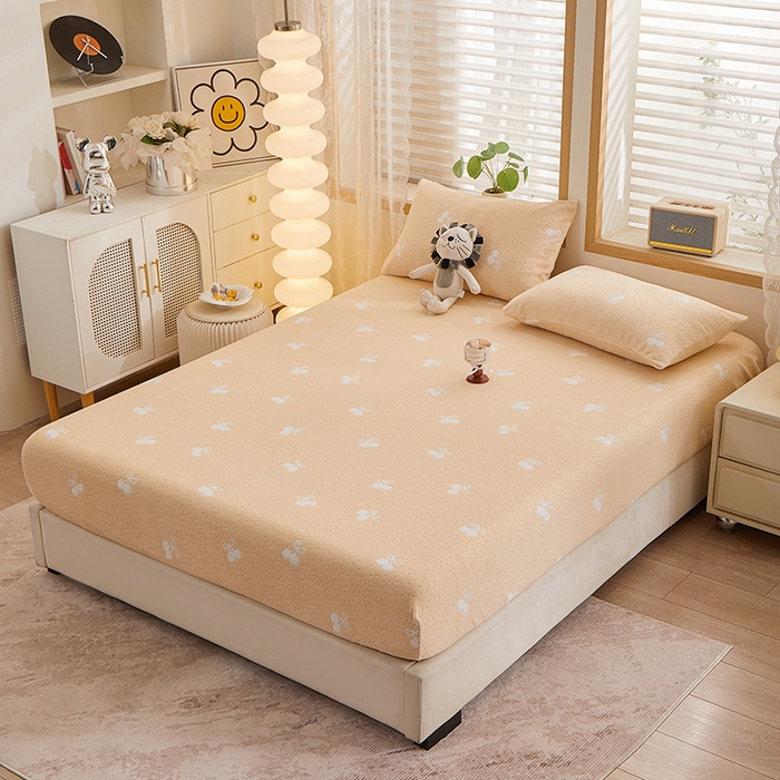 91家纺网 家纺一手货源 找家纺 楼兰公主 2025新款雕花绒床笠 柔羽甜梦