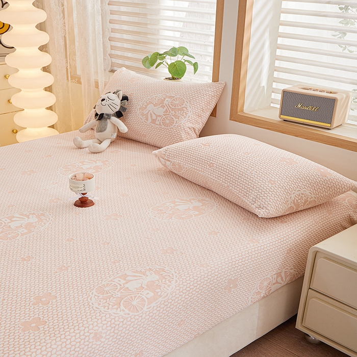 91家纺网 家纺一手货源 找家纺 楼兰公主 2025新款雕花绒床笠 甜梦花语