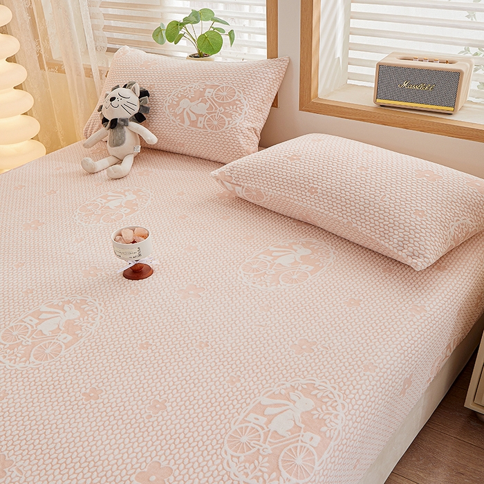 91家纺网 家纺一手货源 找家纺 楼兰公主 2025新款雕花绒床笠 甜梦花语