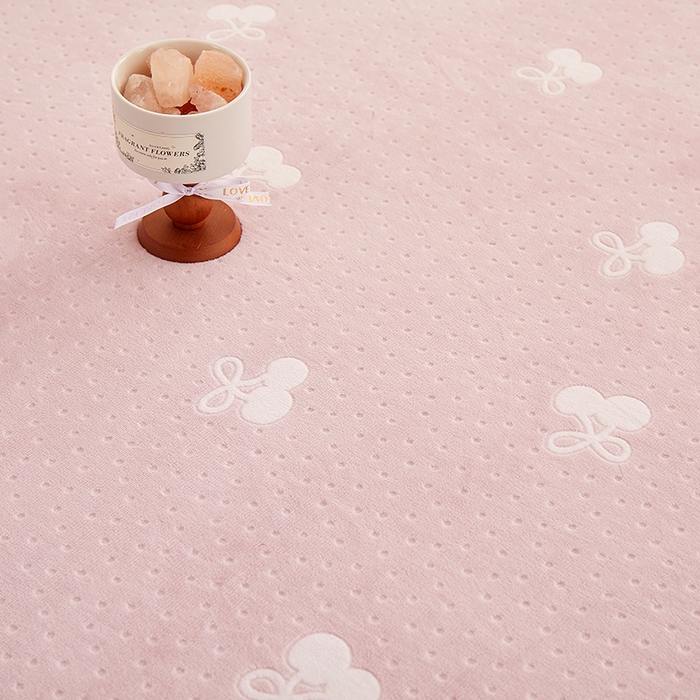 91家纺网 家纺一手货源 找家纺 楼兰公主 2025新款雕花绒床笠 云朵蜜语