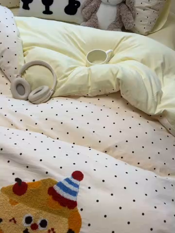 91家纺网 家纺一手货源 找家纺 韩巢家纺 2025新款直播热销款毛巾绣四件套可爱超柔学生季宿舍床上三件套（提供卖家秀） 斑点蛋糕