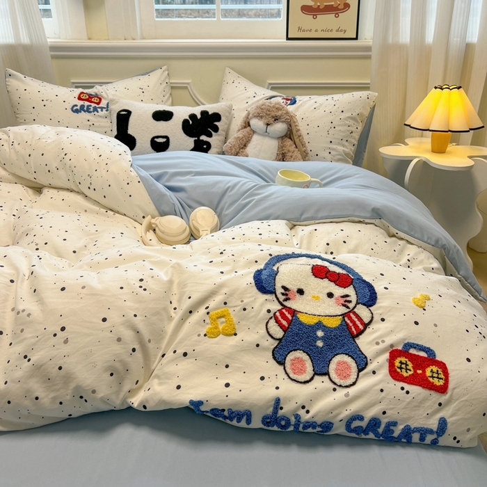 91家纺网 家纺一手货源 找家纺 韩巢家纺 2025新款直播热销款毛巾绣四件套可爱超柔学生季宿舍床上三件套（提供卖家秀） 小猫收音机