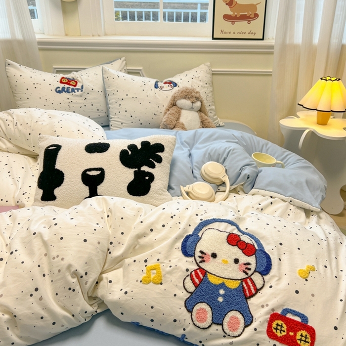 91家纺网 家纺一手货源 找家纺 韩巢家纺 2025新款直播热销款毛巾绣四件套可爱超柔学生季宿舍床上三件套（提供卖家秀） 小猫收音机