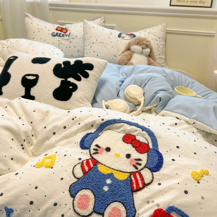 91家纺网 家纺一手货源 找家纺 韩巢家纺 2025新款直播热销款毛巾绣四件套可爱超柔学生季宿舍床上三件套（提供卖家秀） 小猫收音机