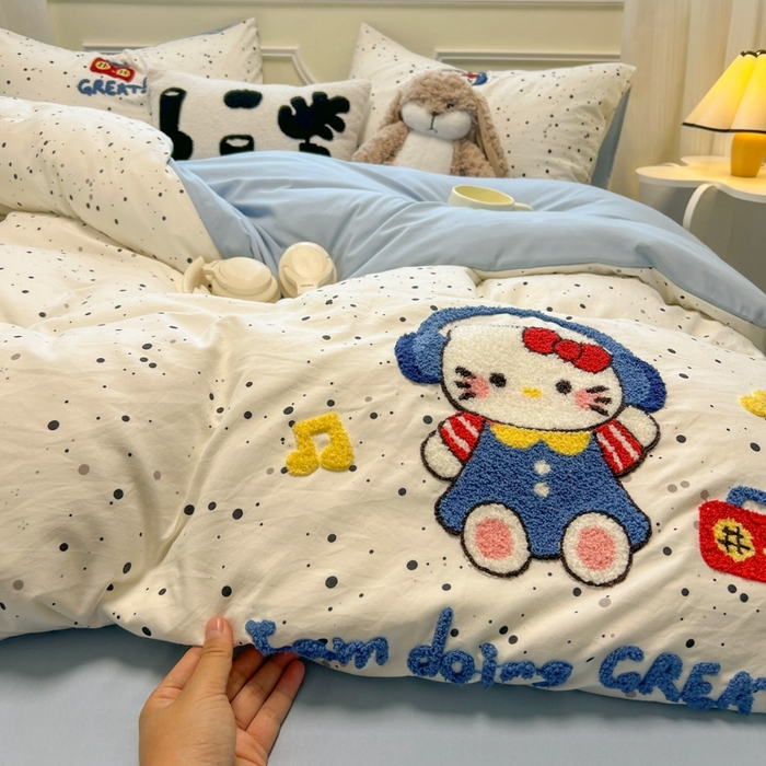 91家纺网 家纺一手货源 找家纺 韩巢家纺 2025新款直播热销款毛巾绣四件套可爱超柔学生季宿舍床上三件套（提供卖家秀） 小猫收音机