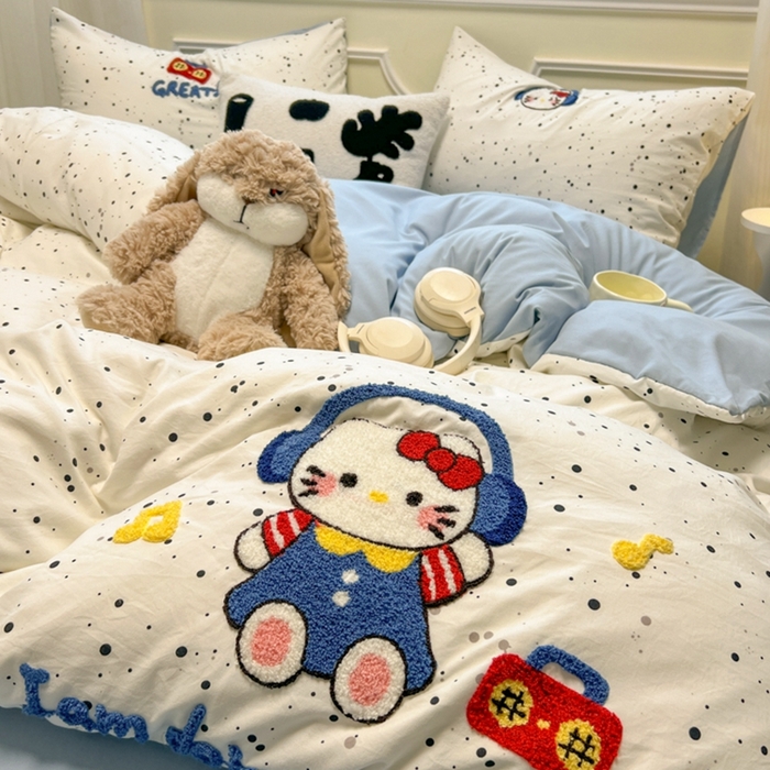 91家纺网 家纺一手货源 找家纺 韩巢家纺 2025新款直播热销款毛巾绣四件套可爱超柔学生季宿舍床上三件套（提供卖家秀） 小猫收音机