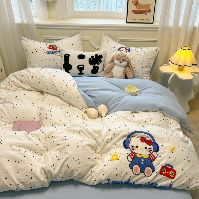 91家纺网 家纺一手货源 找家纺 韩巢家纺 2025新款直播热销款毛巾绣四件套可爱超柔学生季宿舍床上三件套（提供卖家秀） 小猫收音机