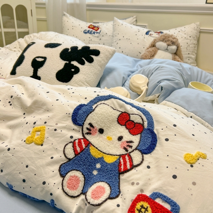 91家纺网 家纺一手货源 找家纺 韩巢家纺 2025新款直播热销款毛巾绣四件套可爱超柔学生季宿舍床上三件套（提供卖家秀） 小猫收音机