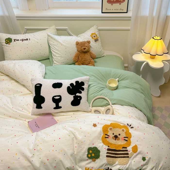 91家纺网 家纺一手货源 找家纺 韩巢家纺 2025新款直播热销款毛巾绣四件套可爱超柔学生季宿舍床上三件套（提供卖家秀） 小狮时光