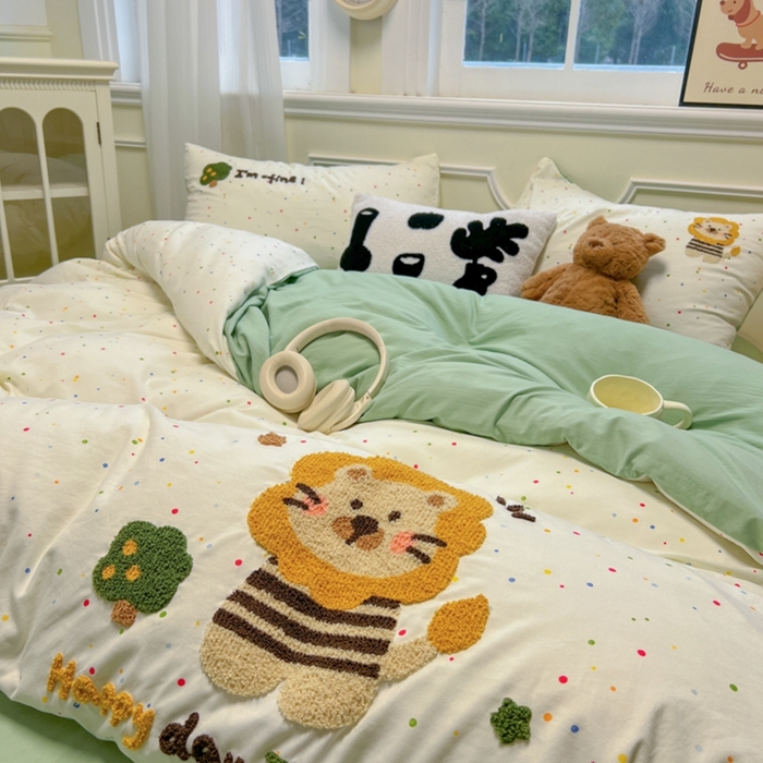 91家纺网 家纺一手货源 找家纺 韩巢家纺 2025新款直播热销款毛巾绣四件套可爱超柔学生季宿舍床上三件套（提供卖家秀） 小狮时光