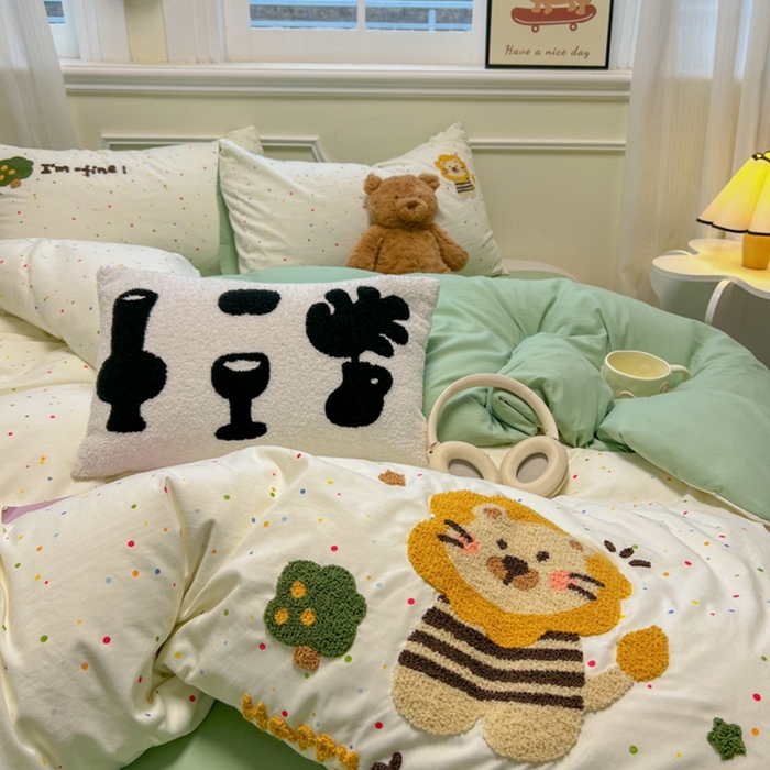 91家纺网 家纺一手货源 找家纺 韩巢家纺 2025新款直播热销款毛巾绣四件套可爱超柔学生季宿舍床上三件套（提供卖家秀） 小狮时光