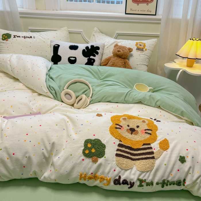 91家纺网 家纺一手货源 找家纺 韩巢家纺 2025新款直播热销款毛巾绣四件套可爱超柔学生季宿舍床上三件套（提供卖家秀） 小狮时光