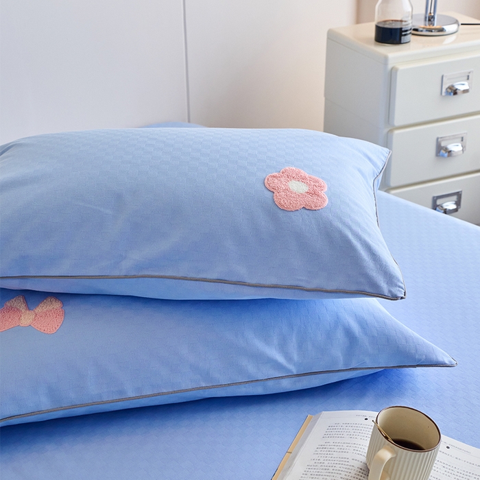 91家纺网 家纺一手货源 找家纺 春皖家纺 2025新款全棉纯棉提花粗布毛巾绣单枕套 枕套单件-风格二 粉嘟嘟-蓝