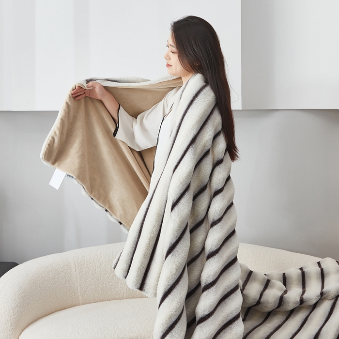 91家纺网 家纺一手货源 找家纺 库里梦家纺2025新款跨级专供加厚兔毛美拉德毛毯 米色