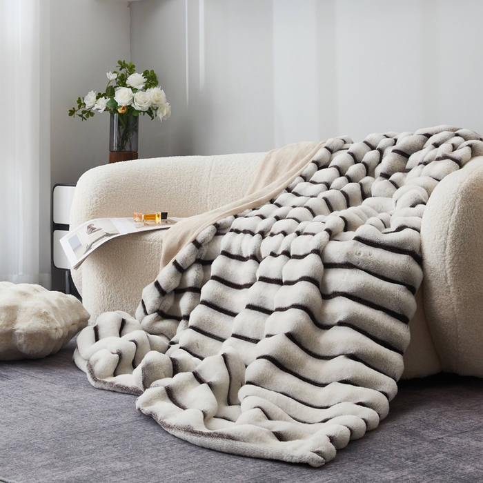 91家纺网 家纺一手货源 找家纺 库里梦家纺2025新款跨级专供加厚兔毛美拉德毛毯 米色