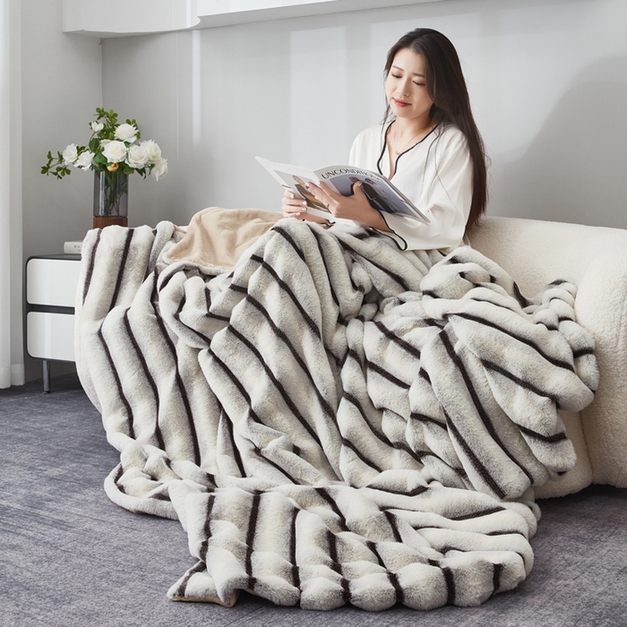 91家纺网 家纺一手货源 找家纺 库里梦家纺2025新款跨级专供加厚兔毛美拉德毛毯 米色