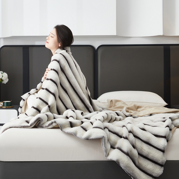 91家纺网 家纺一手货源 找家纺 库里梦家纺2025新款跨级专供加厚兔毛美拉德毛毯 米色