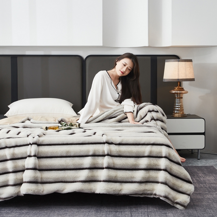 库里梦家纺2025新款跨级专供加厚兔毛美拉德毛毯 米色