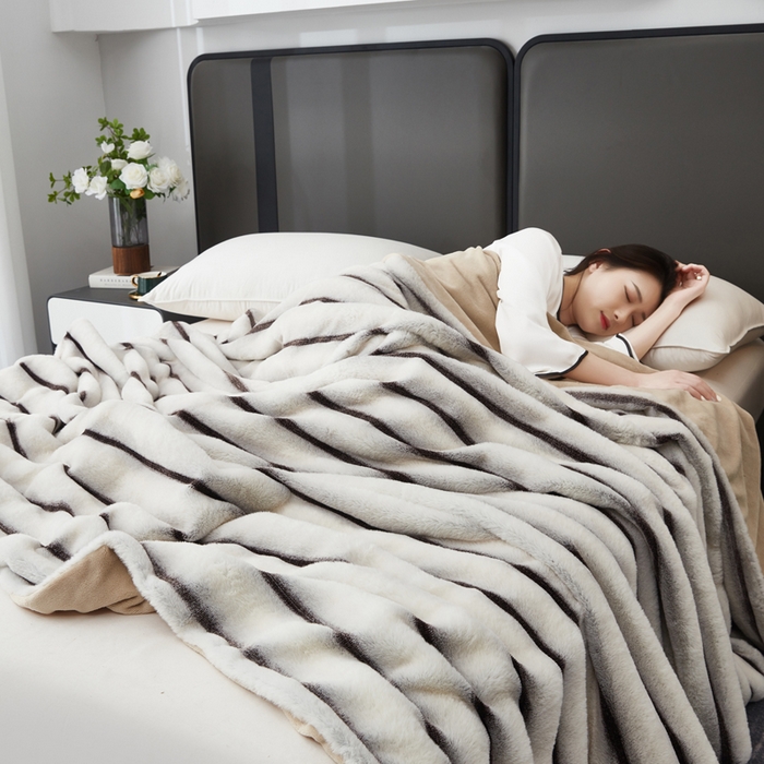 91家纺网 家纺一手货源 找家纺 库里梦家纺2025新款跨级专供加厚兔毛美拉德毛毯 米色