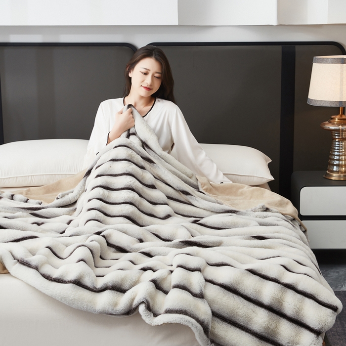 91家纺网 家纺一手货源 找家纺 库里梦家纺2025新款跨级专供加厚兔毛美拉德毛毯 米色