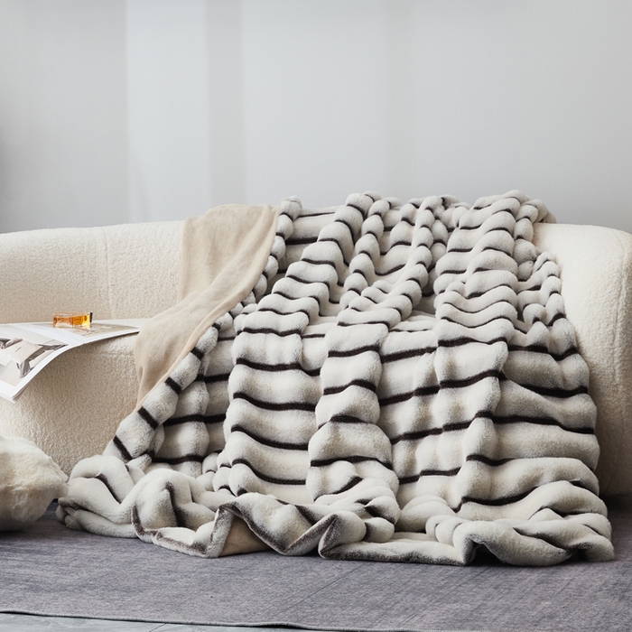 91家纺网 家纺一手货源 找家纺 库里梦家纺2025新款跨级专供加厚兔毛美拉德毛毯 米色