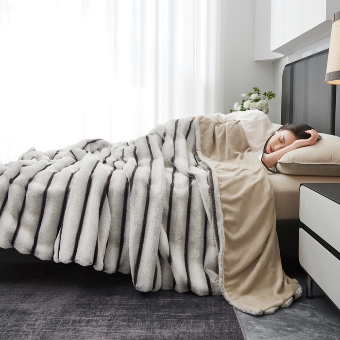 91家纺网 家纺一手货源 找家纺 库里梦家纺2025新款跨级专供加厚兔毛美拉德毛毯 米色