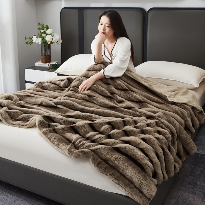 91家纺网 家纺一手货源 找家纺 库里梦家纺2025新款跨级专供加厚兔毛美拉德毛毯 咖色 