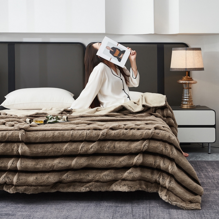 库里梦家纺2025新款跨级专供加厚兔毛美拉德毛毯 咖色 