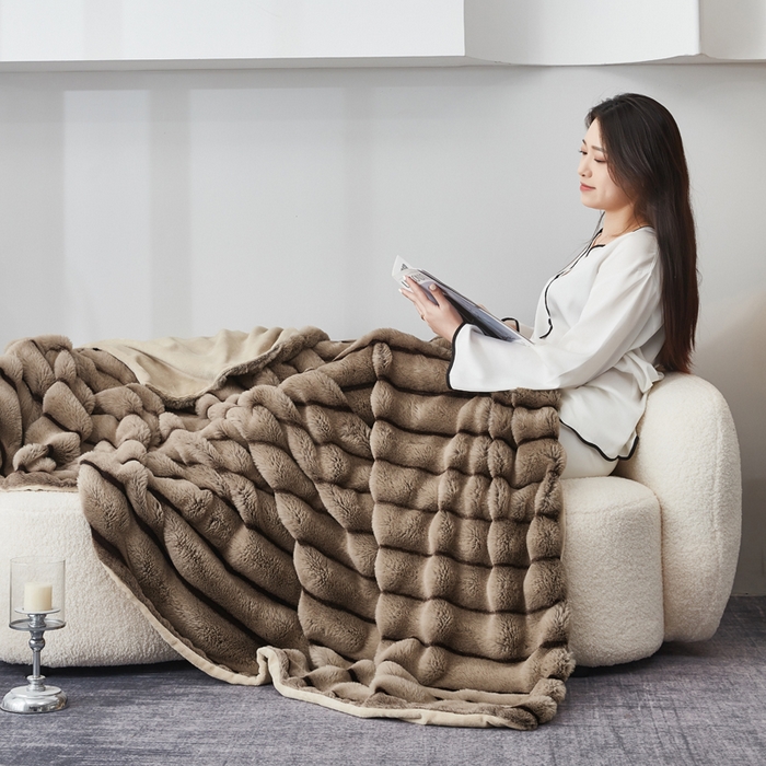 91家纺网 家纺一手货源 找家纺 库里梦家纺2025新款跨级专供加厚兔毛美拉德毛毯 咖色 