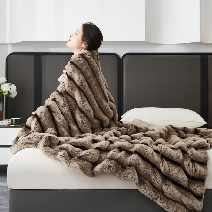 91家纺网 家纺一手货源 找家纺 库里梦家纺2025新款跨级专供加厚兔毛美拉德毛毯 咖色 