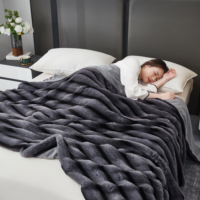 91家纺网 家纺一手货源 找家纺 库里梦家纺2025新款跨级专供加厚兔毛美拉德毛毯 灰色